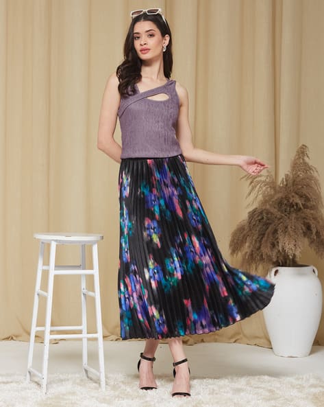 Cute Asymmetrical Cut-Out Neck Sleeveless Textured Top